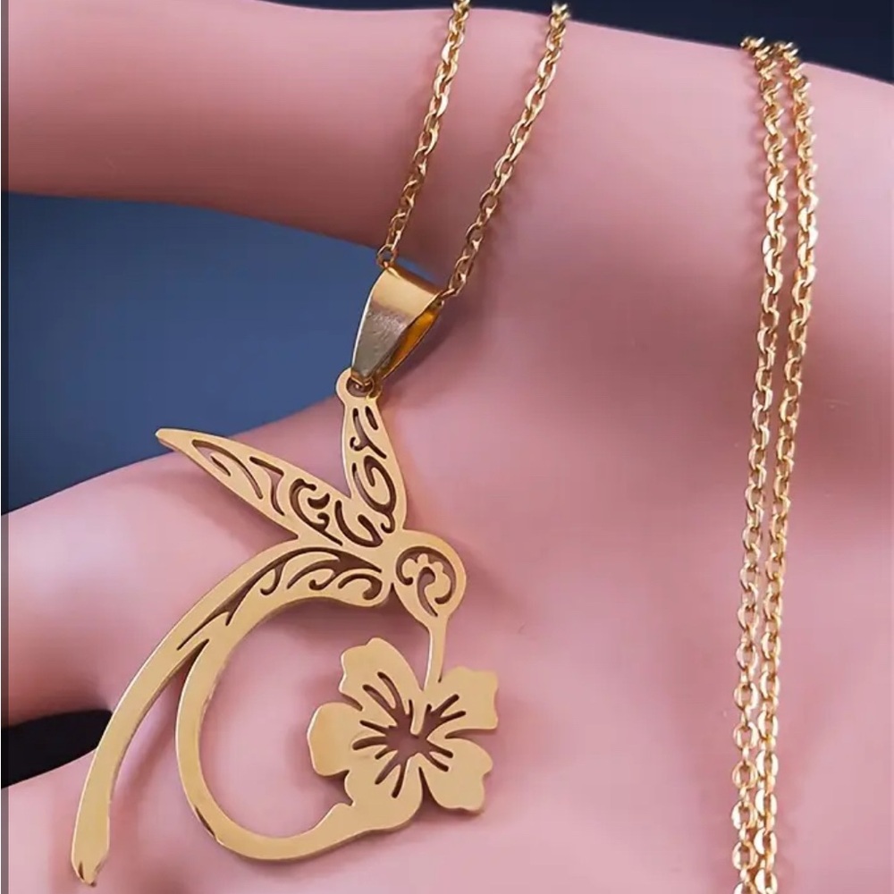 Elegant Gold Hummingbird Pendant Necklace